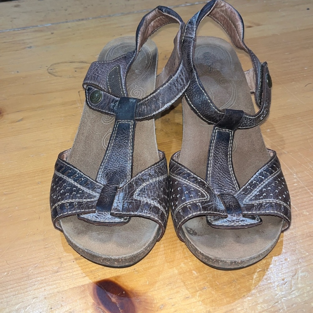 Taos wedge sandals